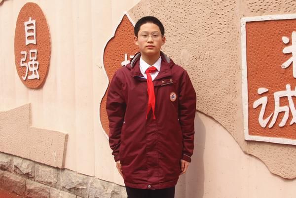 李风润主持升旗仪式 李风润主持升旗仪式